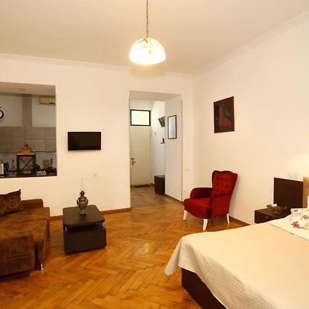 Old - Gold Gala Apartment Tbilisi ภายนอก รูปภาพ