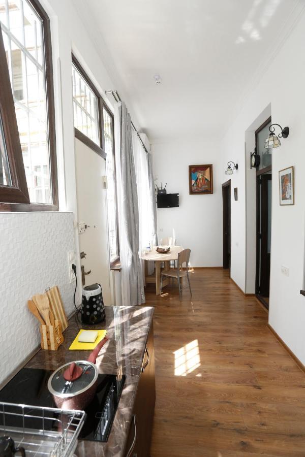 Old - Gold Gala Apartment Tbilisi ภายนอก รูปภาพ