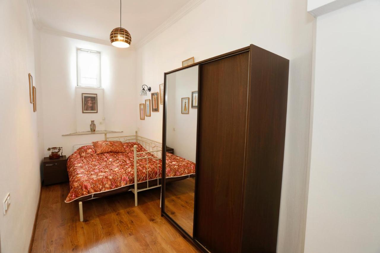 Old - Gold Gala Apartment Tbilisi ภายนอก รูปภาพ