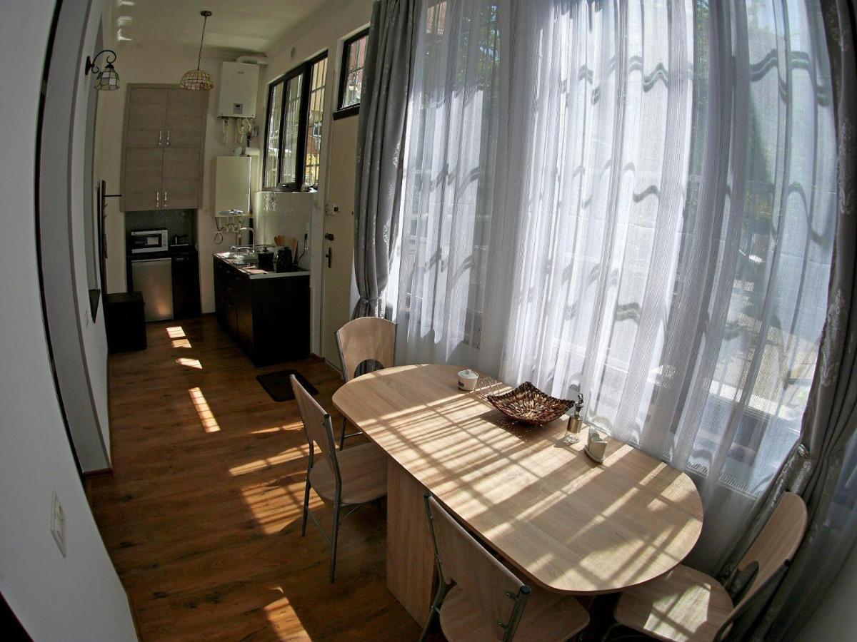 Old - Gold Gala Apartment Tbilisi ภายนอก รูปภาพ