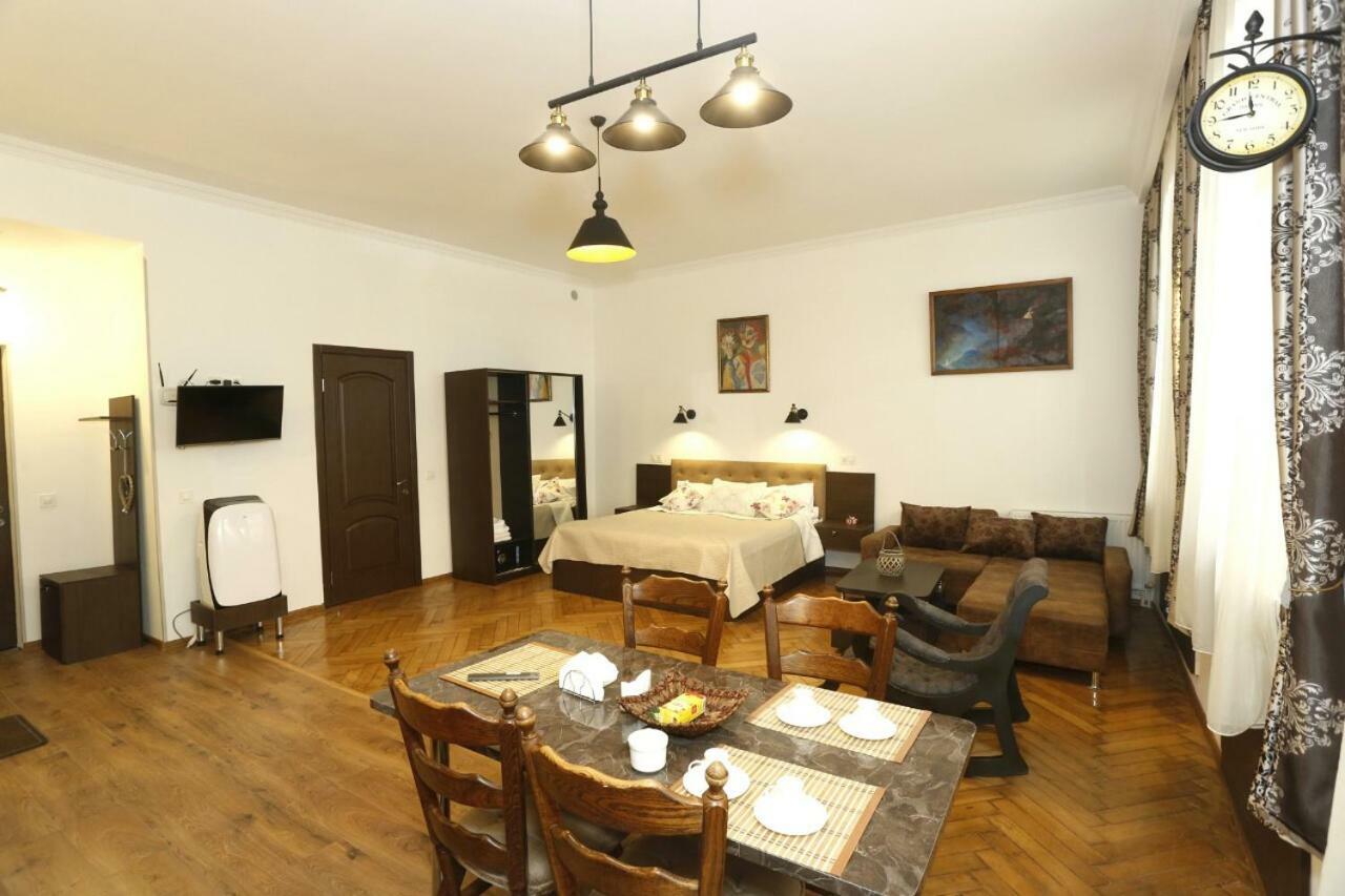 Old - Gold Gala Apartment Tbilisi ภายนอก รูปภาพ
