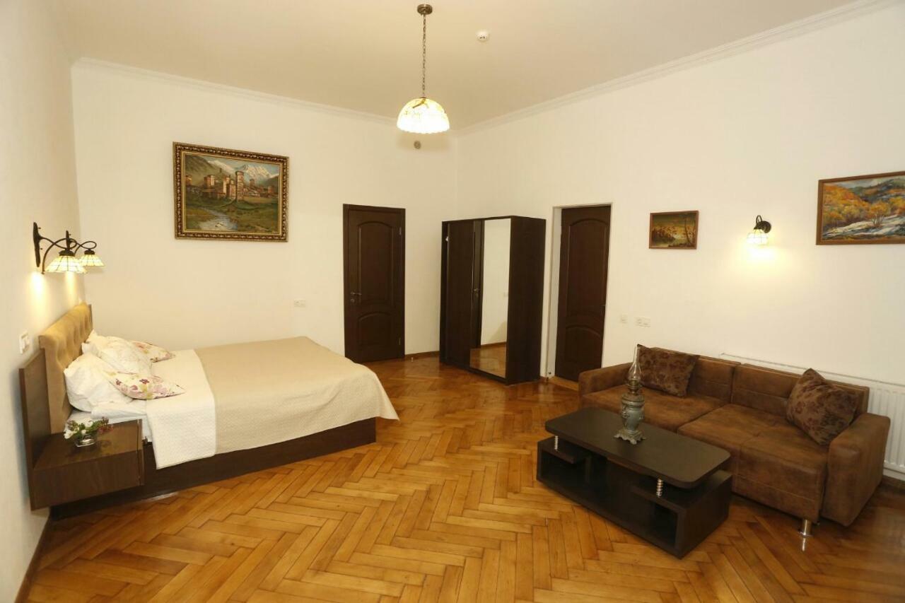 Old - Gold Gala Apartment Tbilisi ภายนอก รูปภาพ