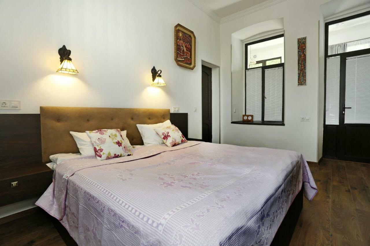 Old - Gold Gala Apartment Tbilisi ภายนอก รูปภาพ