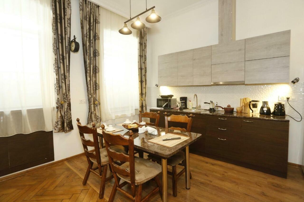 Old - Gold Gala Apartment Tbilisi ภายนอก รูปภาพ