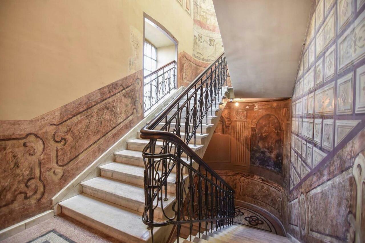 Old - Gold Gala Apartment Tbilisi ภายนอก รูปภาพ